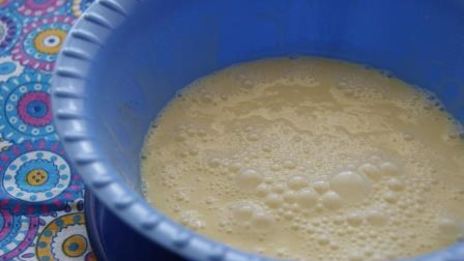 тарт с брусникой и запеченным ганашем из белого шоколада