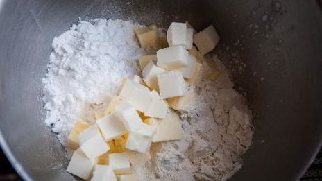 тарт с карамельным кремом и яблоками