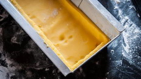 тарт с карамельным кремом и яблоками