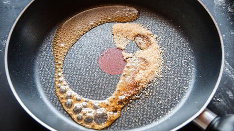 тарт с карамельным кремом и яблоками