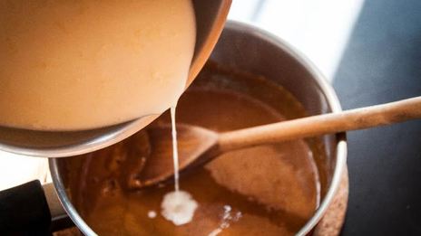 тарт с карамельным кремом и яблоками