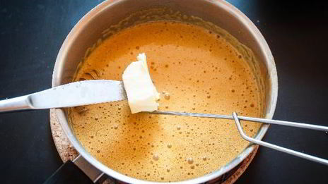 тарт с карамельным кремом и яблоками