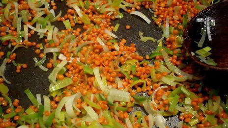 тарт с красной чечевицей и кокосом