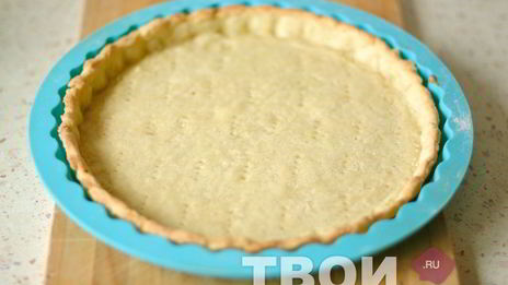 тарт с малиной, нектаринами и тимьяном