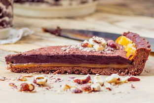 Тарт с шоколадным ганашем и соленой карамелью