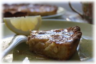 Тарт с зерненым творогом и медом