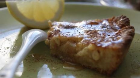 тарт с зерненым творогом и медом