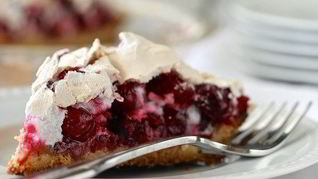 Вишневый тарт с безе