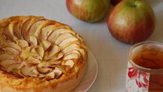 Яблочный тарт с творожным кремом