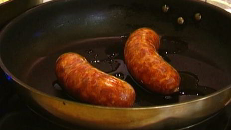 тортилья с колбасками, картофелем и луком