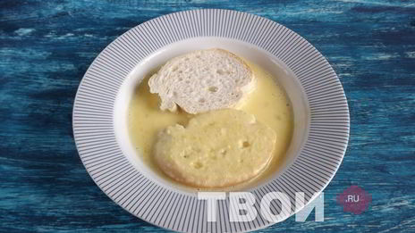 французские тосты с клубнино-имбирным соусом