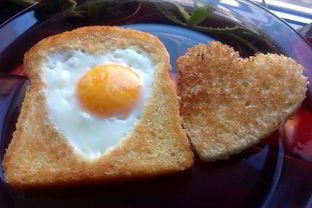 Глазунья в тосте