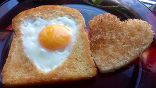 Глазунья в тосте