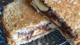 Горячие тосты с бананом и шоколадом