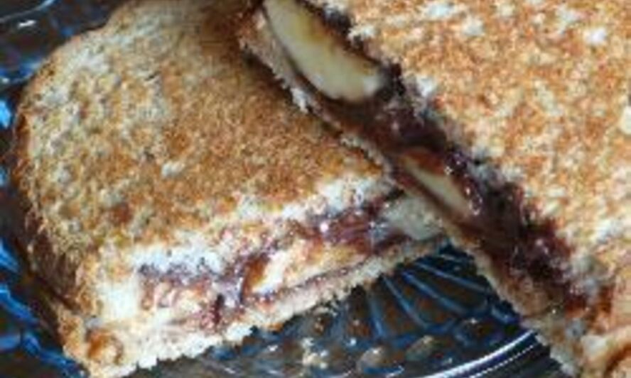 Рецепт горячих тостов с бананом и шоколадом