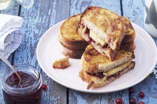 Горячий тост с камамбером