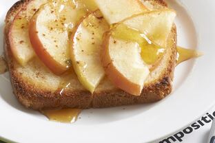 Хлебные тосты с яблоками