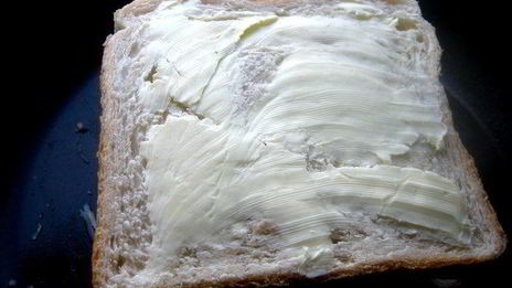 хрустящий тост с карамельным бананом