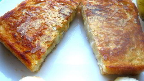 хрустящий тост с карамельным бананом