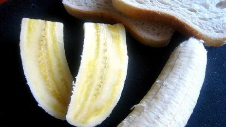 хрустящий тост с карамельным бананом