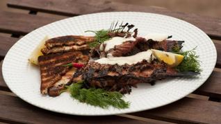 Копче ные караси с томатными тостами