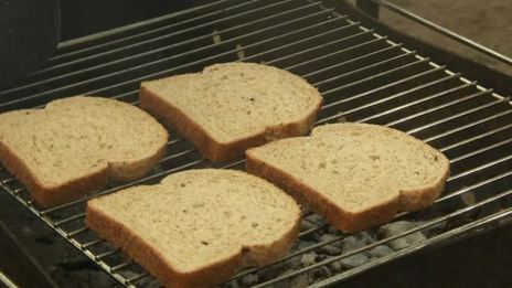 копче ные караси с томатными тостами