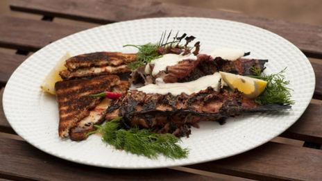 копче ные караси с томатными тостами