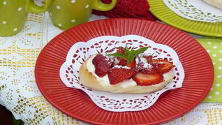 Сладкие тосты с клубникой