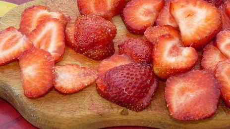 сладкие тосты с клубникой