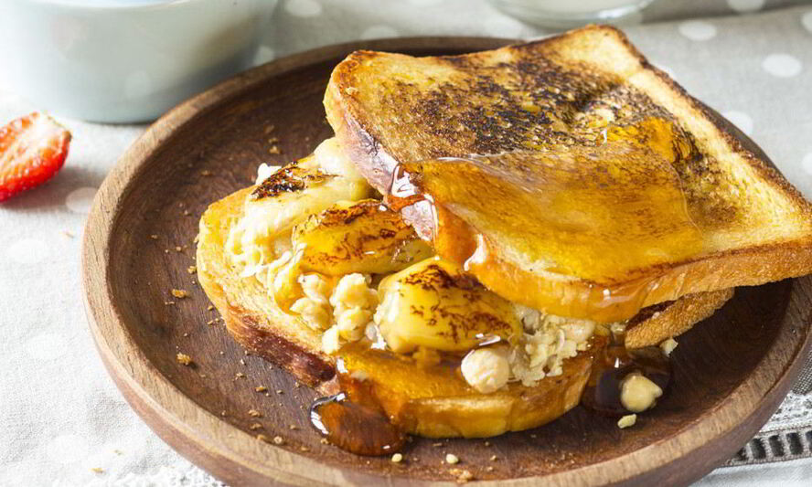 Рецепт тоста с арахисовым маслом, жареными бананами и пастой из нута