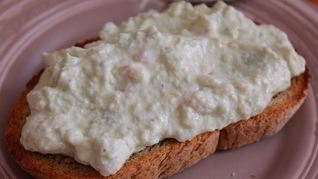 Тост с авокадо и творожком