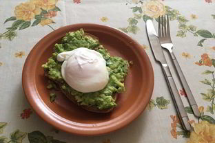 Тост с авокадо и яйцом пашот