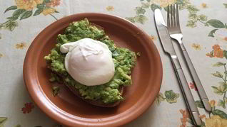 Тост с авокадо и яйцом пашот