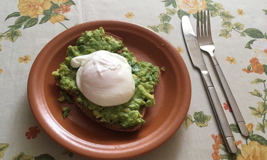 Рецепт тоста с авокадо и яйцом пашот