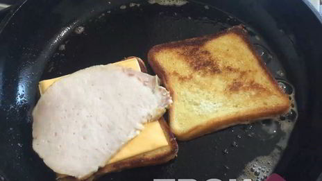 тосты на завтрак