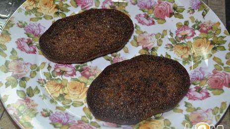 тосты пикантные с креветками и маслинами