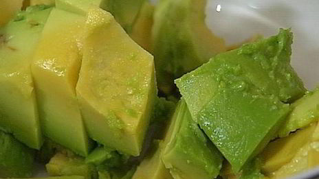 тосты с авокадо и красной икрой