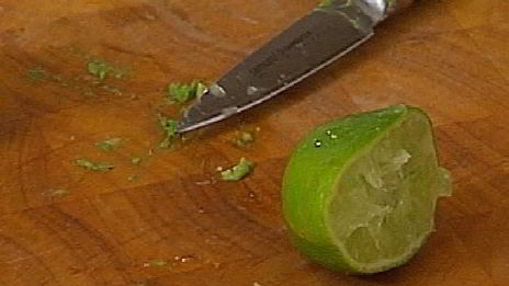 тосты с авокадо и красной икрой