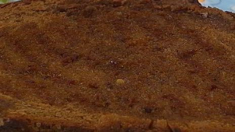 тосты с авокадо и красной икрой