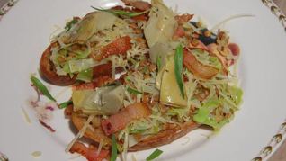 Тосты с чечевицей и капустой