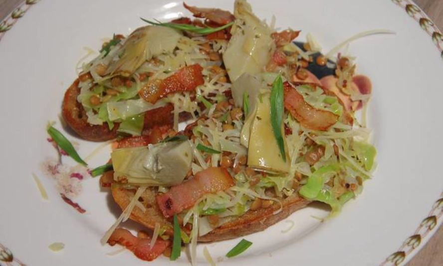 Рецепт тостов с чечевицей и капустой