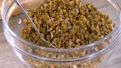 тосты с чечевицей и капустой