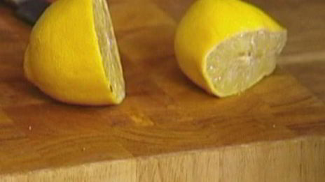 тосты с фасолевым дипом и соусом песто