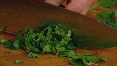 тосты с фасолью, беконом и вялеными помидорами