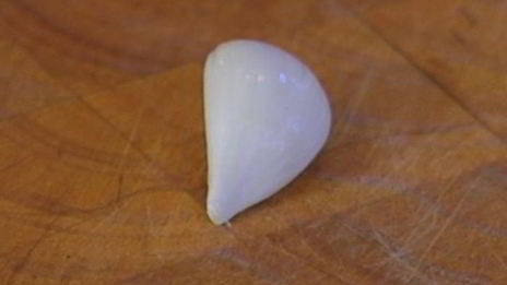 тосты с фасолью, беконом и вялеными помидорами