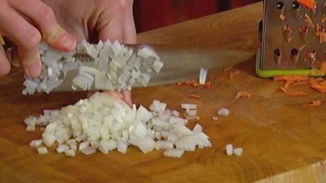 тосты с фасолью, беконом и вялеными помидорами