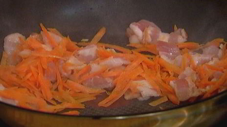 тосты с фасолью, беконом и вялеными помидорами