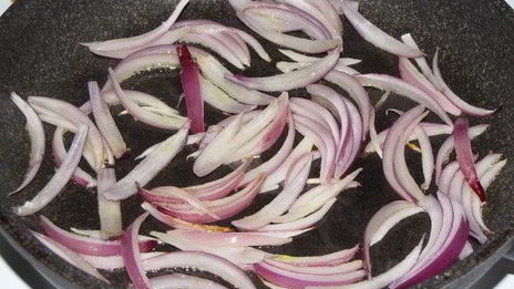 тосты с грушей, голубым сыром и кедровыми орешками