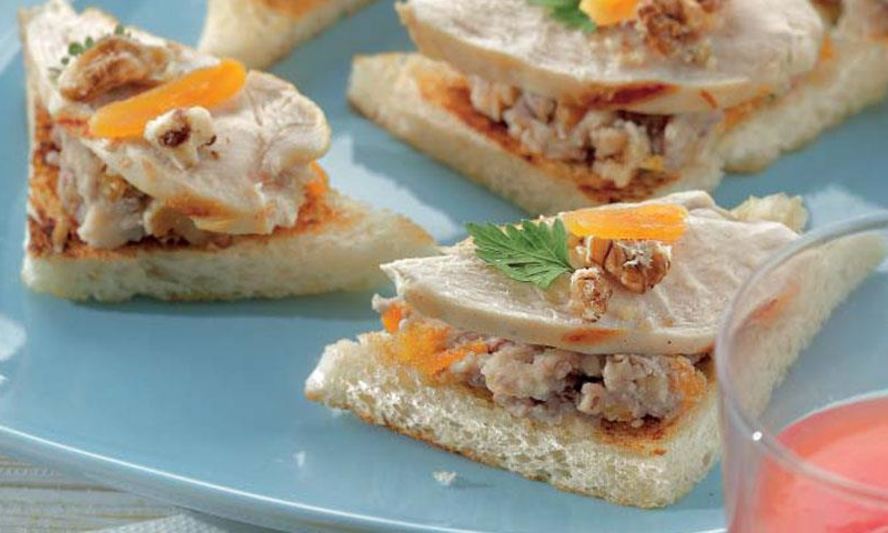 Рецепт тостов с куриной грудкой и паштетом из бобов