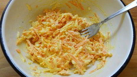 тосты с морковно-сырным салатом